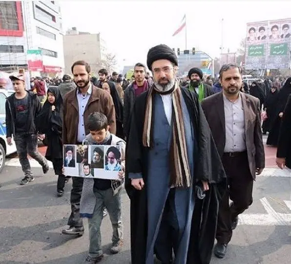 (عکس) فرزند رهبر معظم انقلاب در راهپیمایی