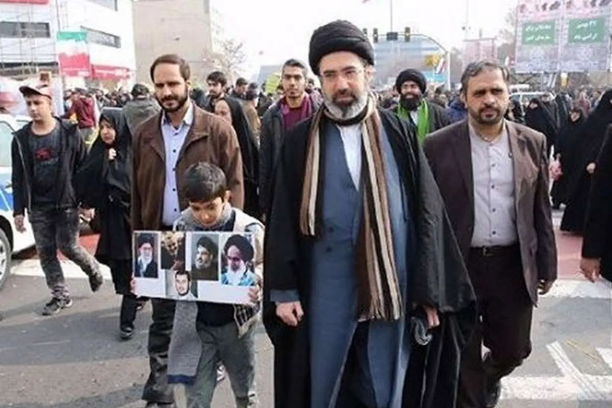 (عکس) فرزند رهبر معظم انقلاب در راهپیمایی