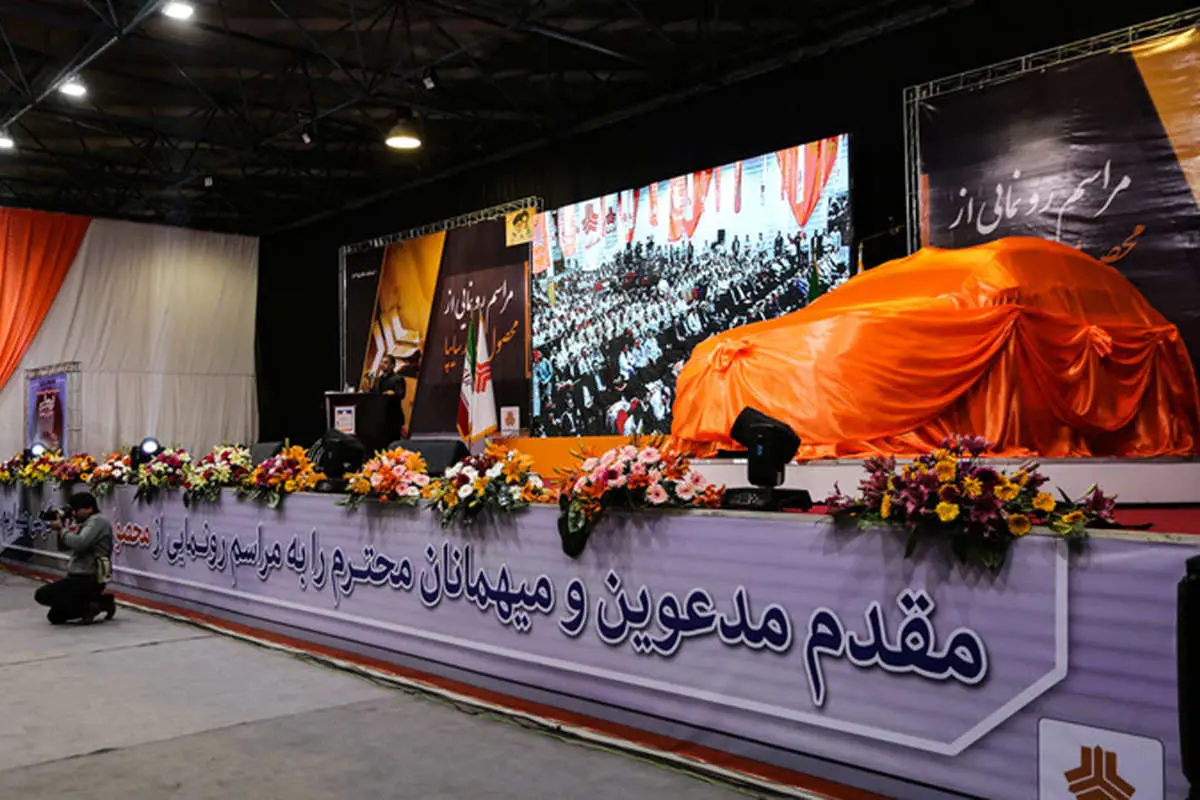 (تصاویر) رونمایی لاریجانی از خودرو جدید سایپا