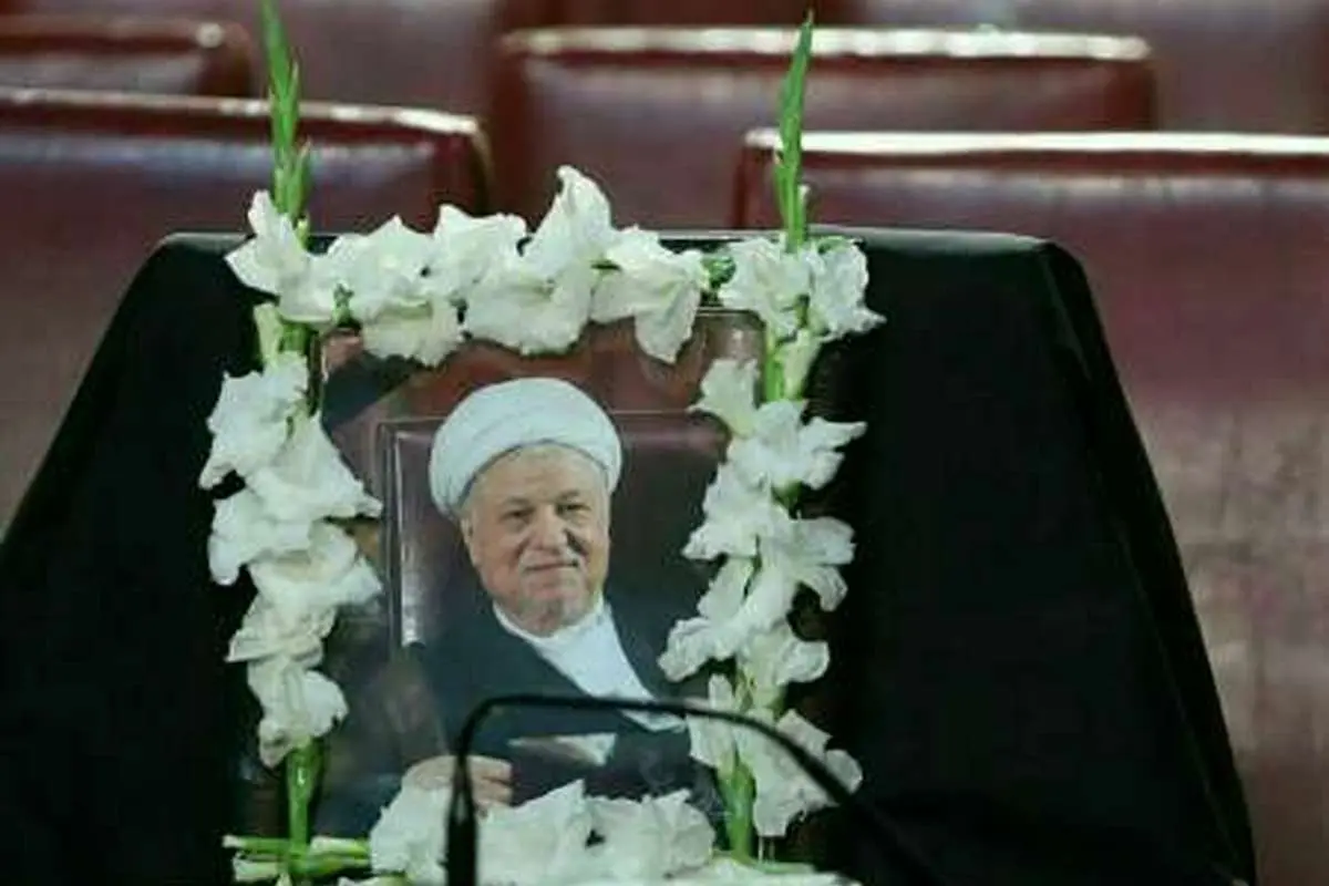 عکسی که روحانی از جای خالی هاشمی منتشر کرد