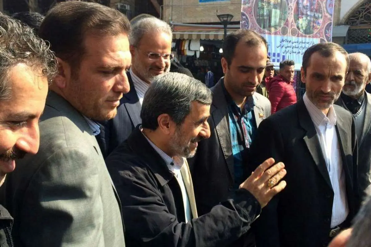 (تصاویر) حضور احمدی نژاد در بازار تهران