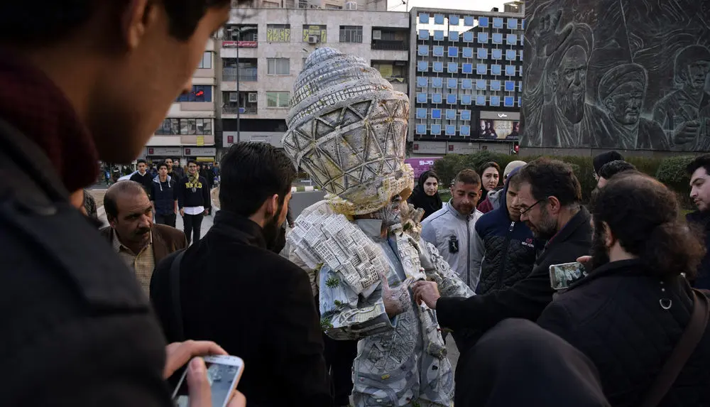 امروز به روایت تصویر// انفجار مرگبار، دختران فوتبالیست، جشن نوروز کردستان، ازدواج دانشجویی و...