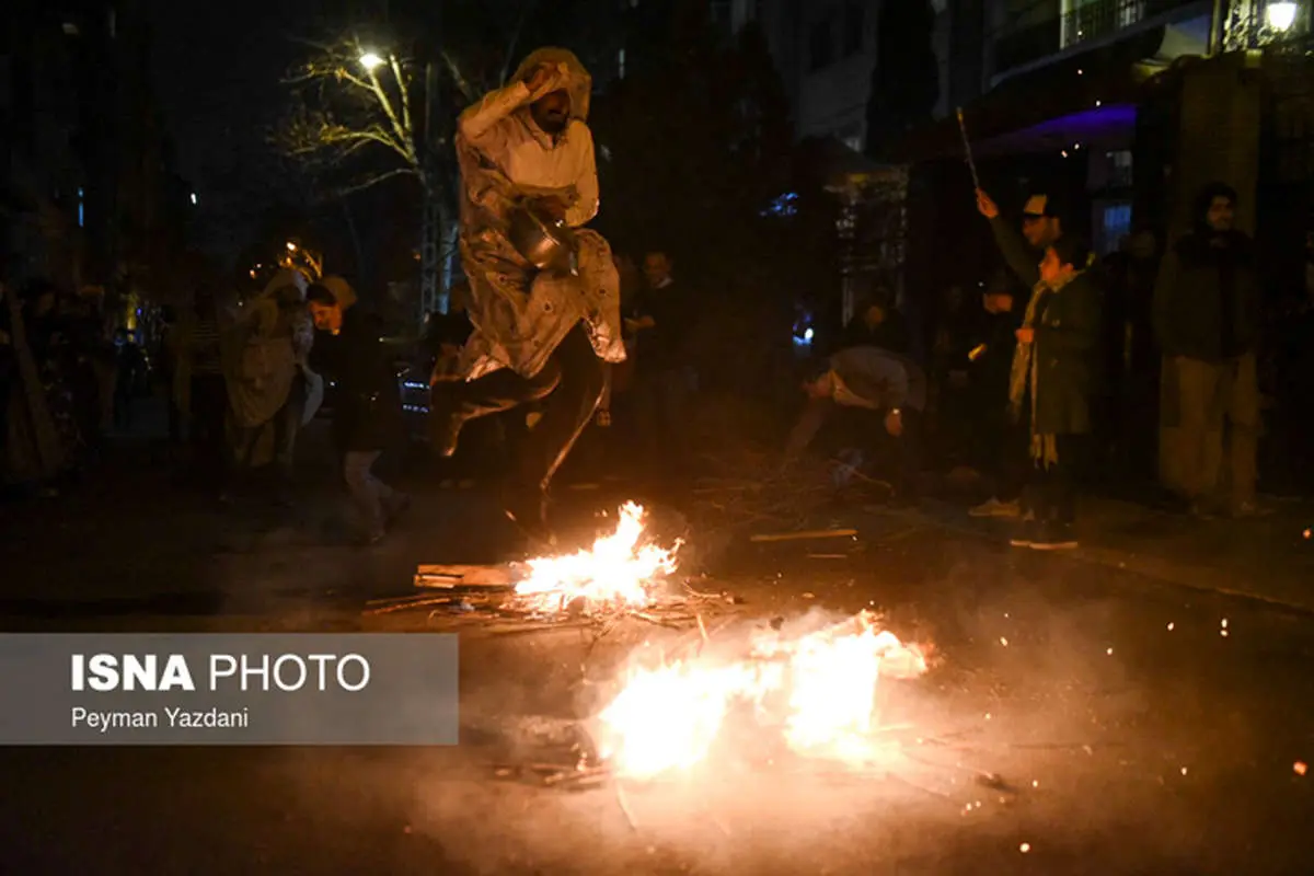 (تصاویر) "قاشقزنی" در چهارشنبهسوری تهران