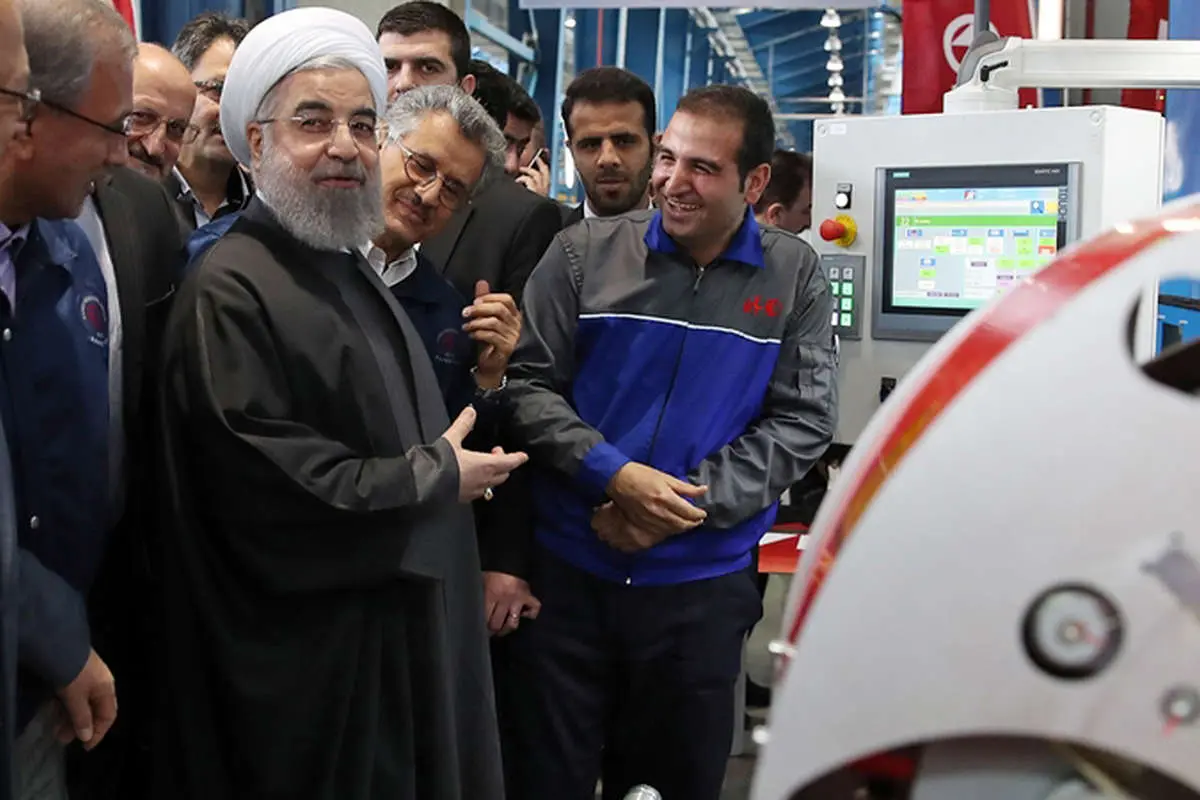 امروز به روایت تصویر// نامنویسی داوطلبان، گردشگران نوروزی، برف بهاری، تصادف و ...
