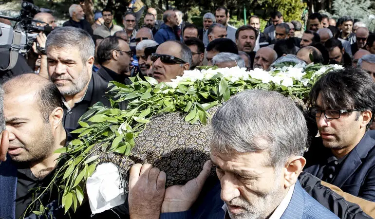 امروز به روایت تصویر// گردشگران نوروزی، مسافران در شیراز، استقبال از بهار و ...