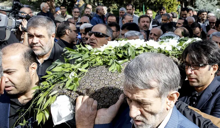 امروز به روایت تصویر// گردشگران نوروزی، مسافران در شیراز، استقبال از بهار و ...