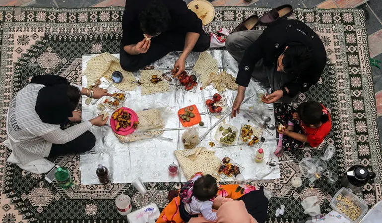 امروز به روایت تصویر// تفریح در روز طبیعت، ترافیک جاده، اورژانس، آخرین گردش‌ها و ...
