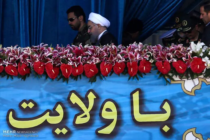 (تصاویر) روحانی در مراسم رژه نیروهای مسلح