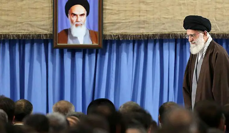 امروز به روایت تصویر// سخنرانی روحانی، نشست فیلم سینمایی، ریزش خیابان و...