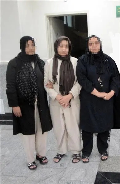 (عکس) دستگیری سه زن جیب‌بر بی‌آرتی