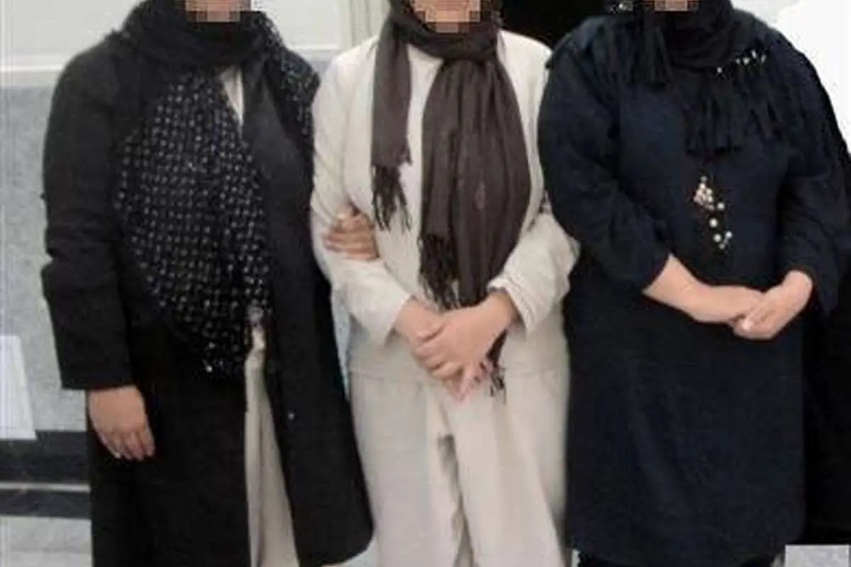 (عکس) دستگیری سه زن جیب‌بر بی‌آرتی