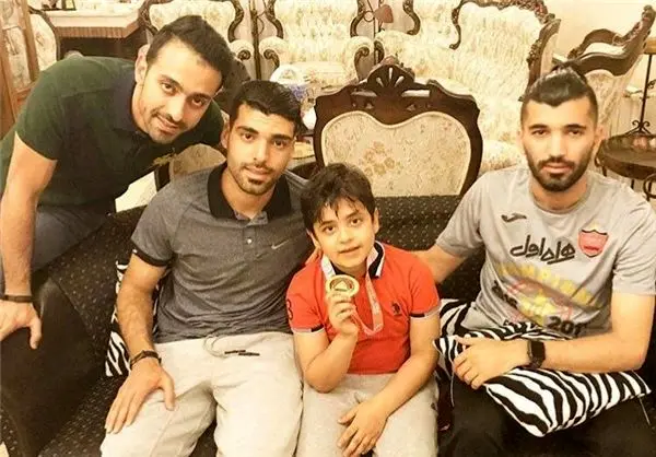 (عکس) طارمى و مسلمان مدال خود را گردن هانى انداختند