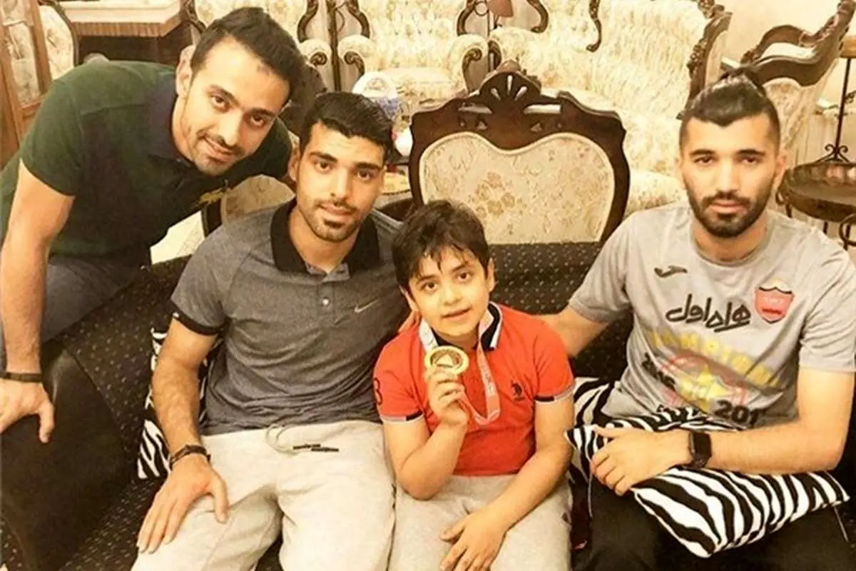 (عکس) طارمى و مسلمان مدال خود را گردن هانى انداختند