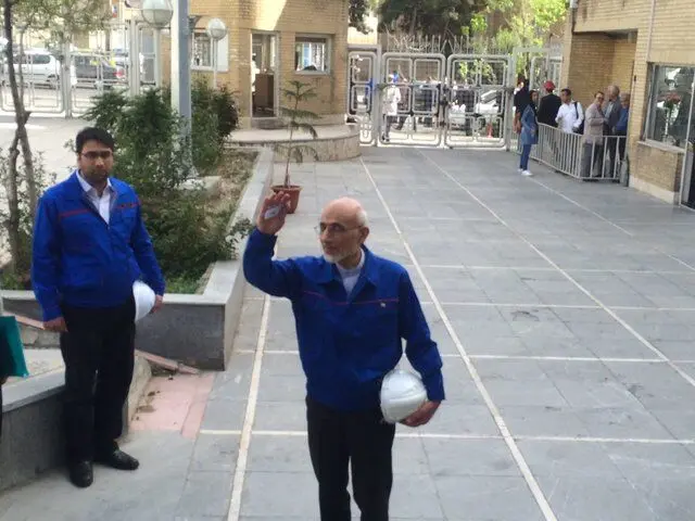 (تصویر) میرسلیم با کلاه ایمنی ثبت نام کرد