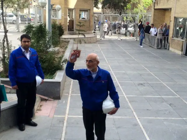 (تصویر) میرسلیم با کلاه ایمنی ثبت نام کرد