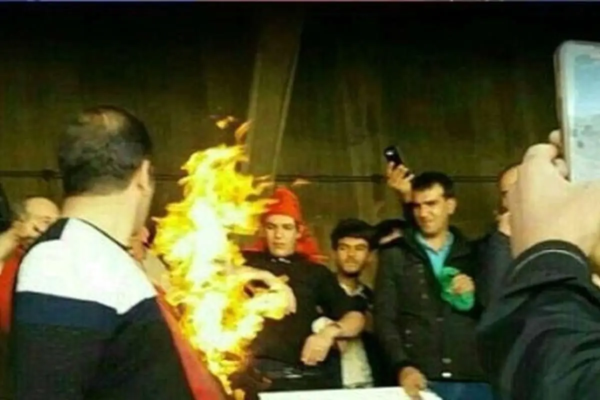 پرچم پرسپولیس را در تبریز آتش زدند