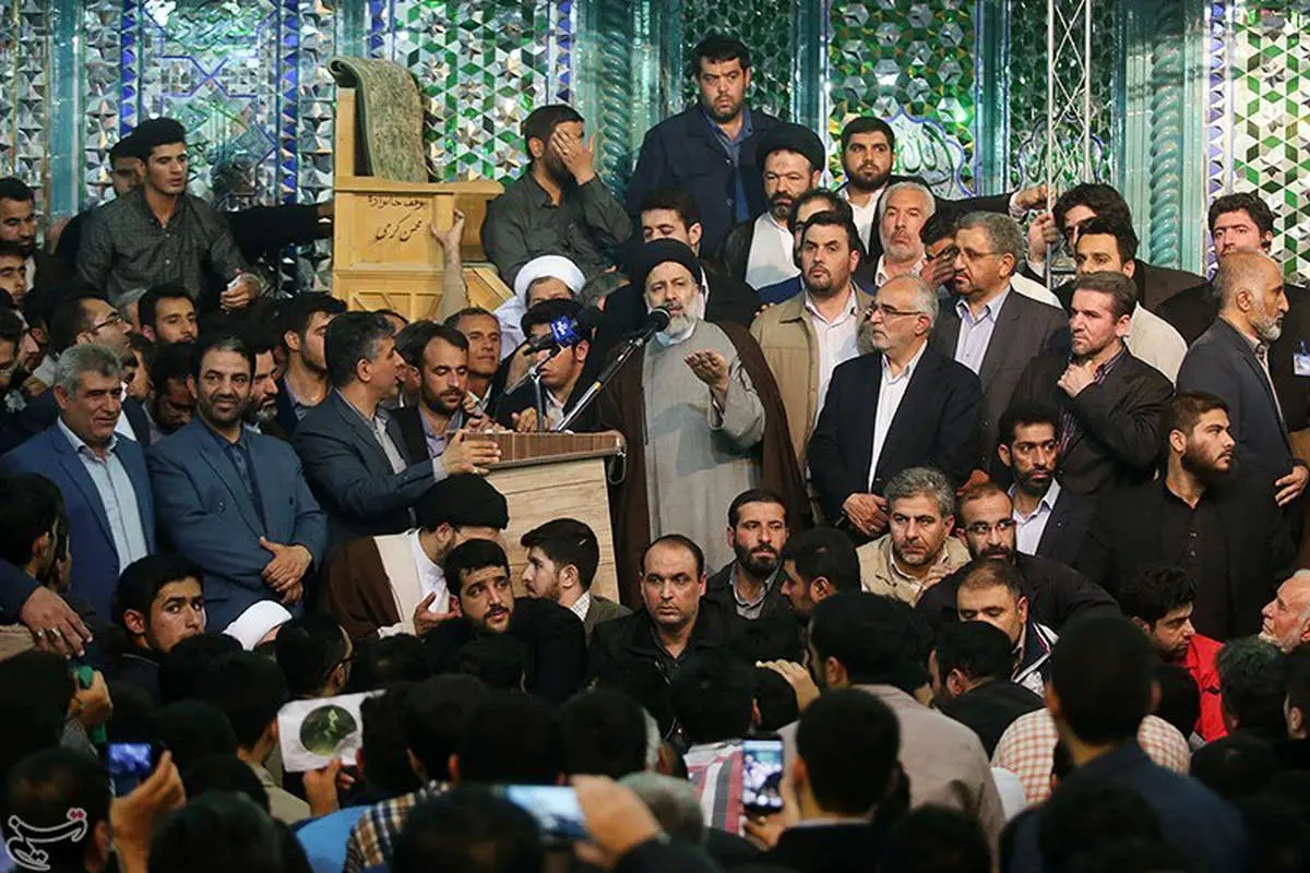 (تصاویر) رئیسی در جمع هوادارانش در کرمانشاه