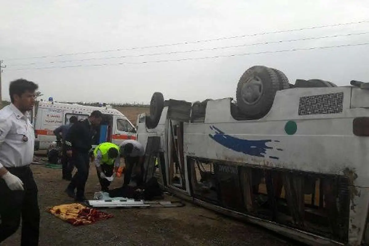 (عکس) 23 مجروح در واژگونی مینی بوس