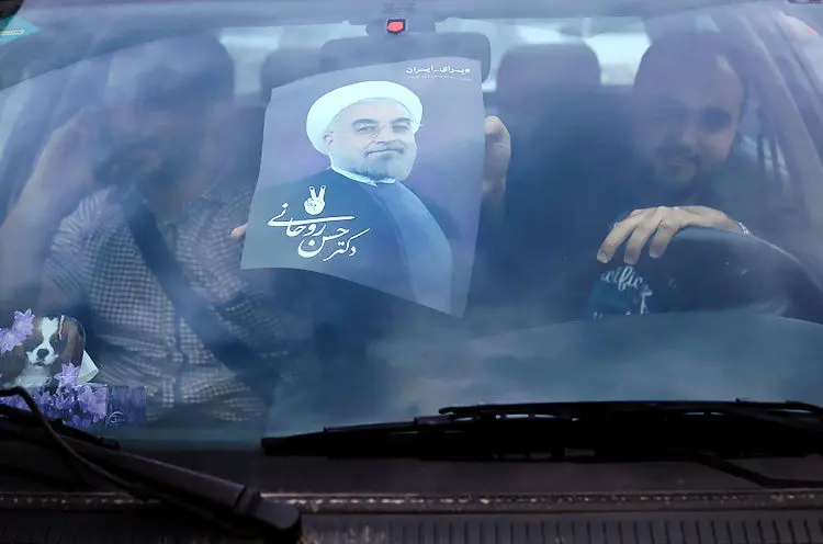 (تصاویر) همایش جوانان حامی روحانی