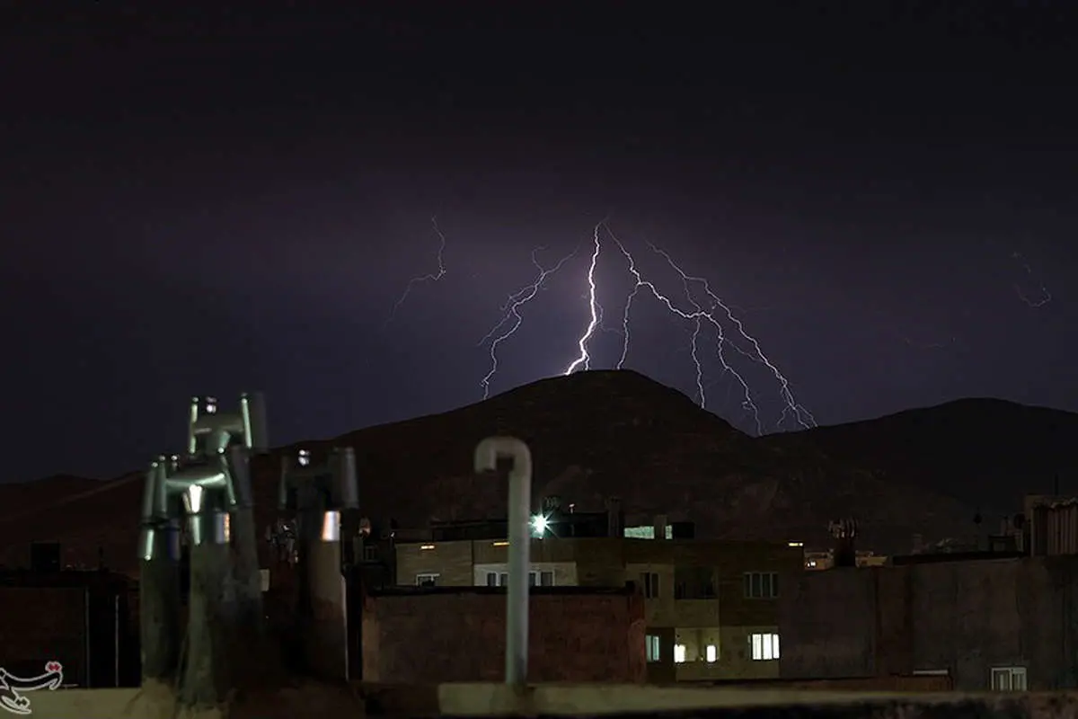 (تصاویر) رعد و برق در مشهد