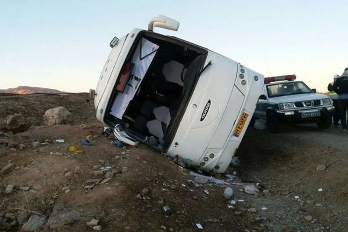 واژگونی اتوبوس دانشآموزان در بزرگراه یادگار