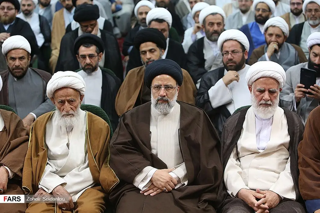 (تصاویر) دیدار رئیسی با جامعه مدرسین حوزه علیمه قم