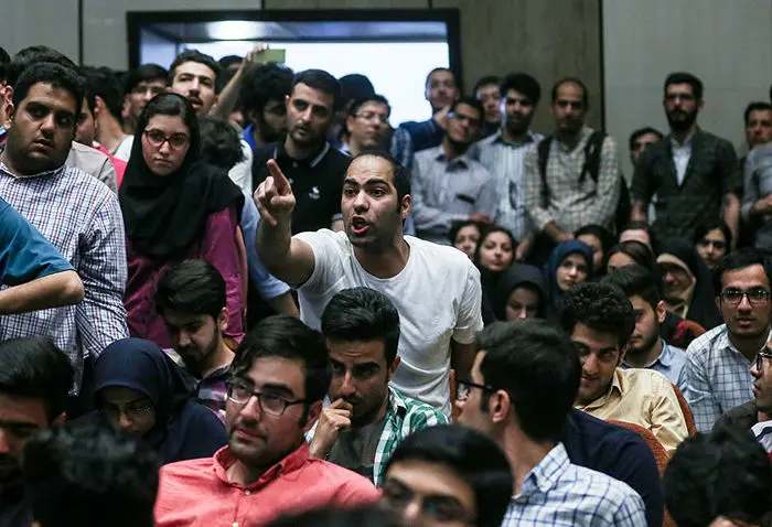 (تصاویر) حواشی حضور میرسلیم در دانشگاه شریف