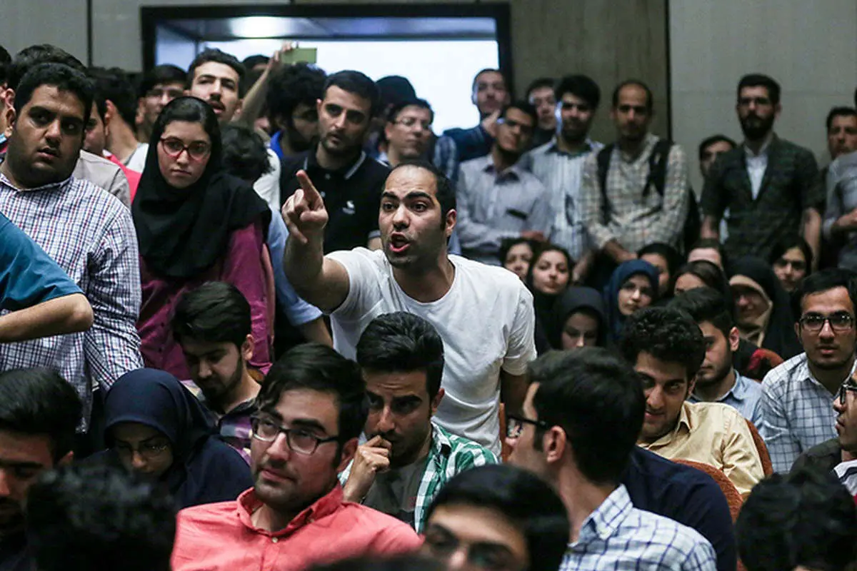 (تصاویر) حواشی حضور میرسلیم در دانشگاه شریف