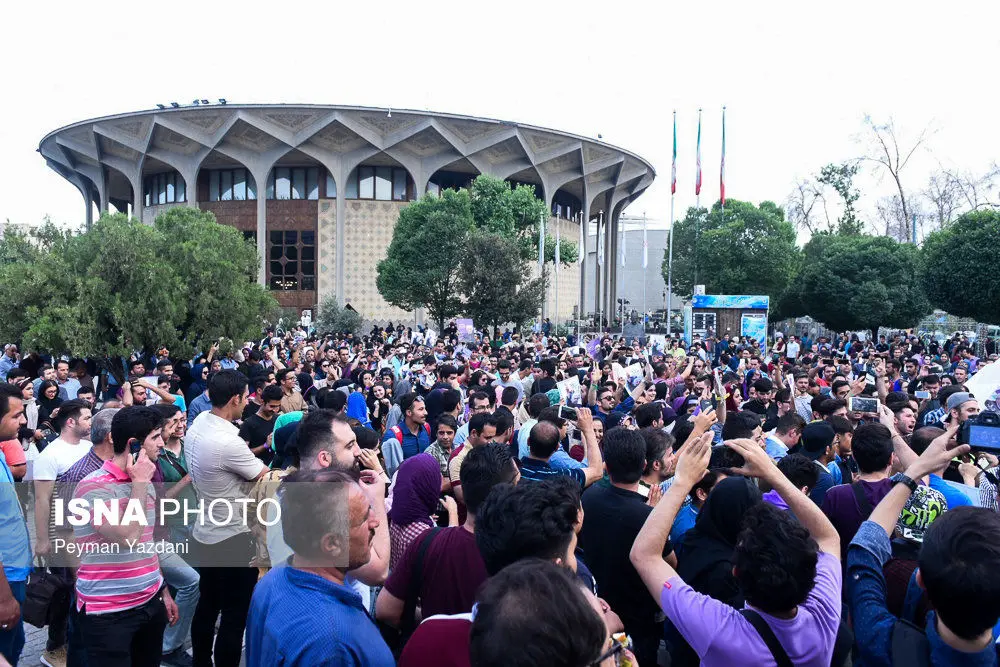 (تصاویر) شادی مردم تهران پس از اعلام نتایج