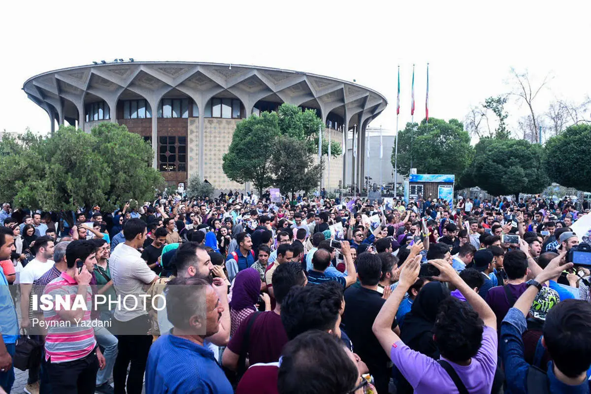 (تصاویر) شادی مردم تهران پس از اعلام نتایج