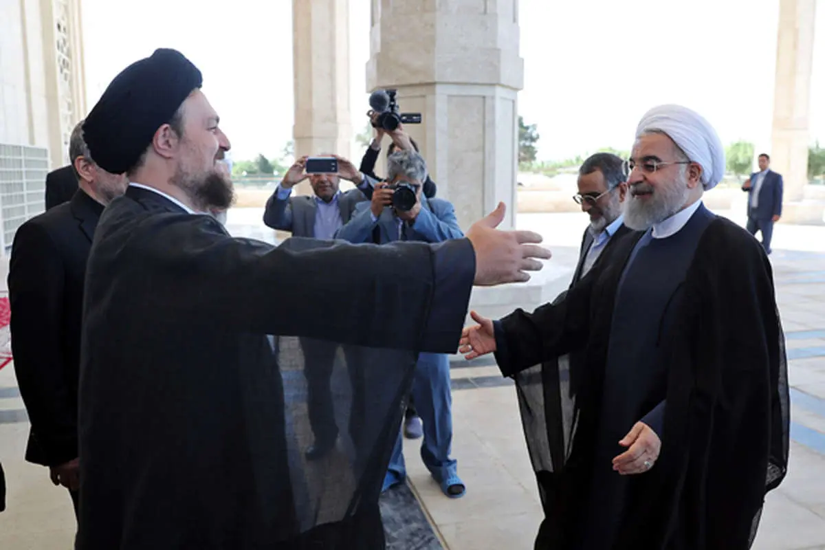 (تصاویر) استقبال گرم یادگار امام از روحانی