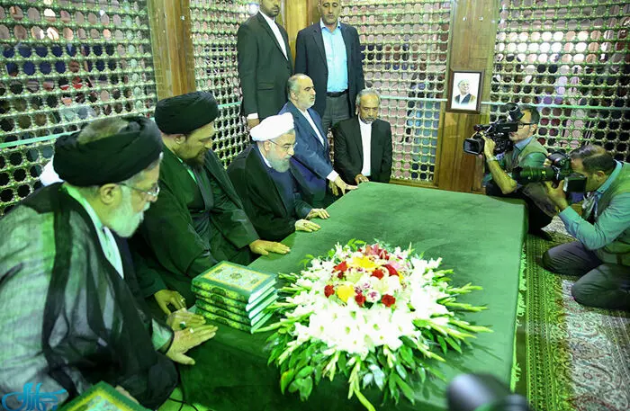 (تصاویر) ادای احترام روحانی به هاشمی