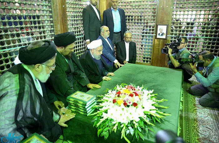 (تصاویر) ادای احترام روحانی به هاشمی