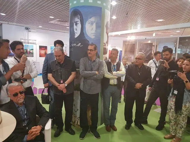 (عکس) یادبود کیارستمی و معلم در کن2017