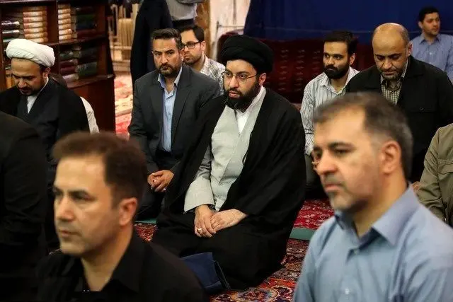 (عکس) فرزند رهبر انقلاب در مراسم تشییع حجت السلام پهلوانی