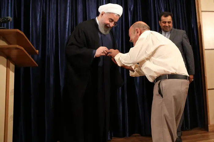 (تصاویر) دیدار "ننه کبری" و "عمو مرتضی" با روحانی