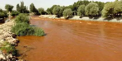 علت تغییر رنگ آب در بالادست زاینده رود