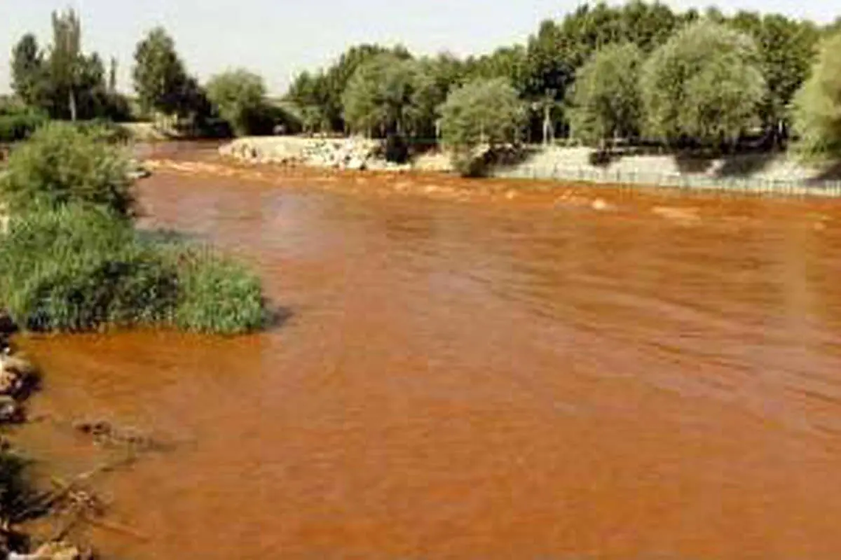 علت تغییر رنگ آب در بالادست زاینده رود