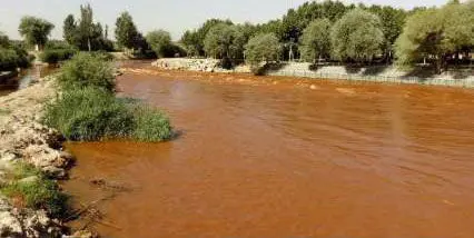 علت تغییر رنگ آب در بالادست زاینده رود