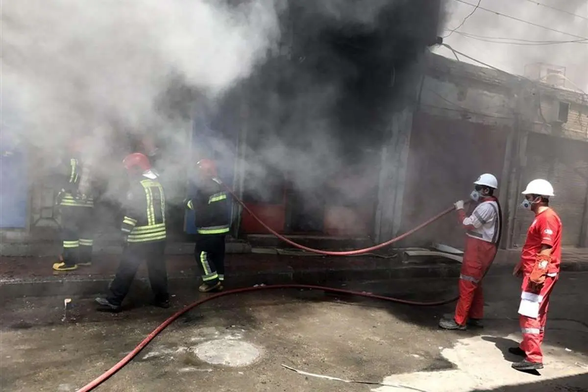 آتش سوزی گسترده در پاساژ رضوان اهواز