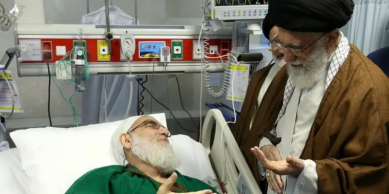 عیادت رهبر انقلاب از آیت‌الله هاشمی شاهرودی