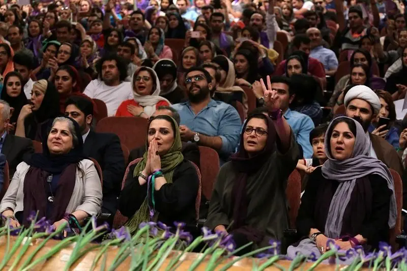 (تصاویر) همایش هنرمندان حامی روحانی در شیراز