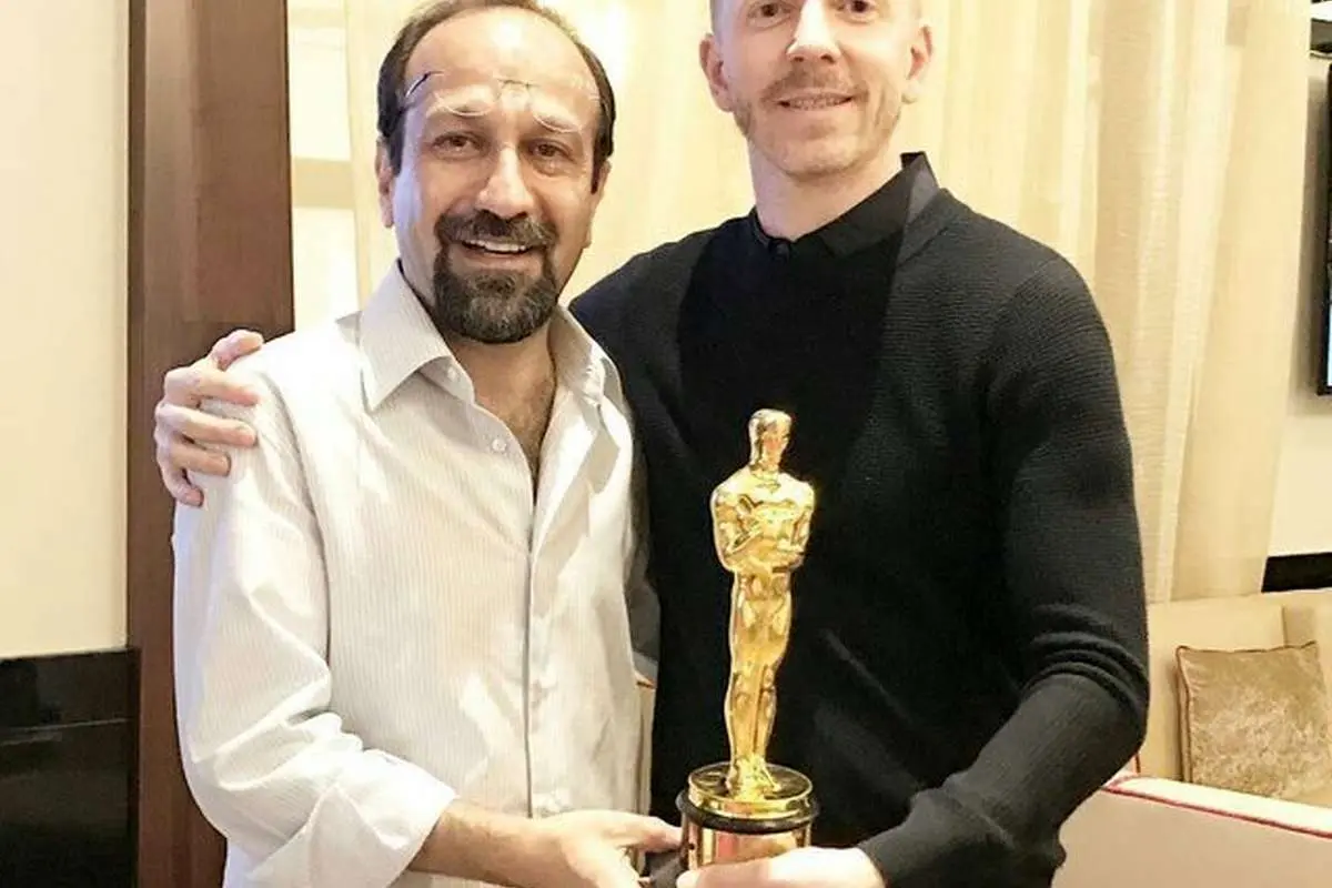 مجسمه اسکار به دست فرهادی رسید