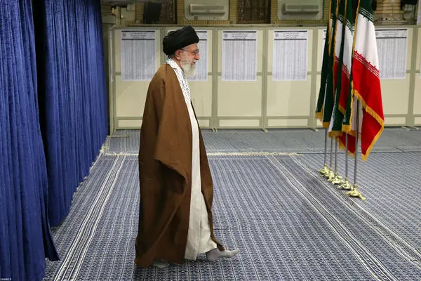 (تصاویر) رهبرانقلاب رای خود را به صندوق انداختند