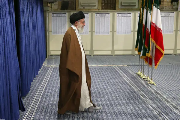 (تصاویر) رهبرانقلاب رای خود را به صندوق انداختند