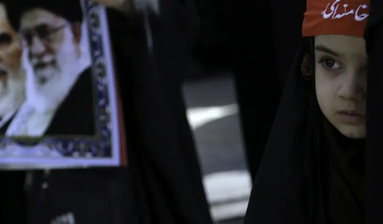 امروز به روایت تصویر// ریزش ساختمان روی سر ساکنان، راهپیمایی 15 خرداد، افطار و ...