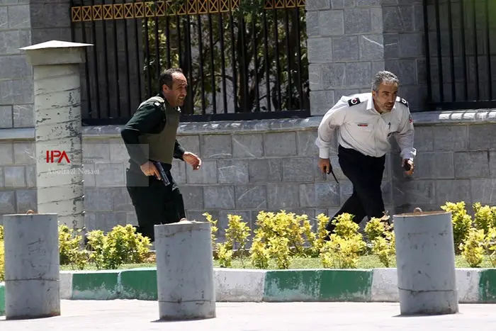(تصاویر) محاصره تروریست‌ها در ساختمان مجلس