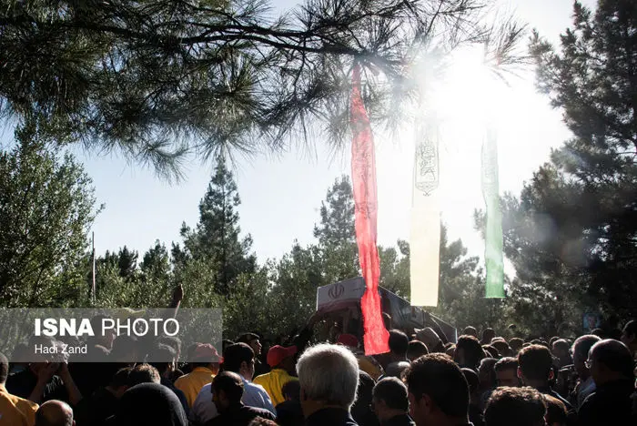 (تصاویر) خاکسپاری شهدای ترور در تهران