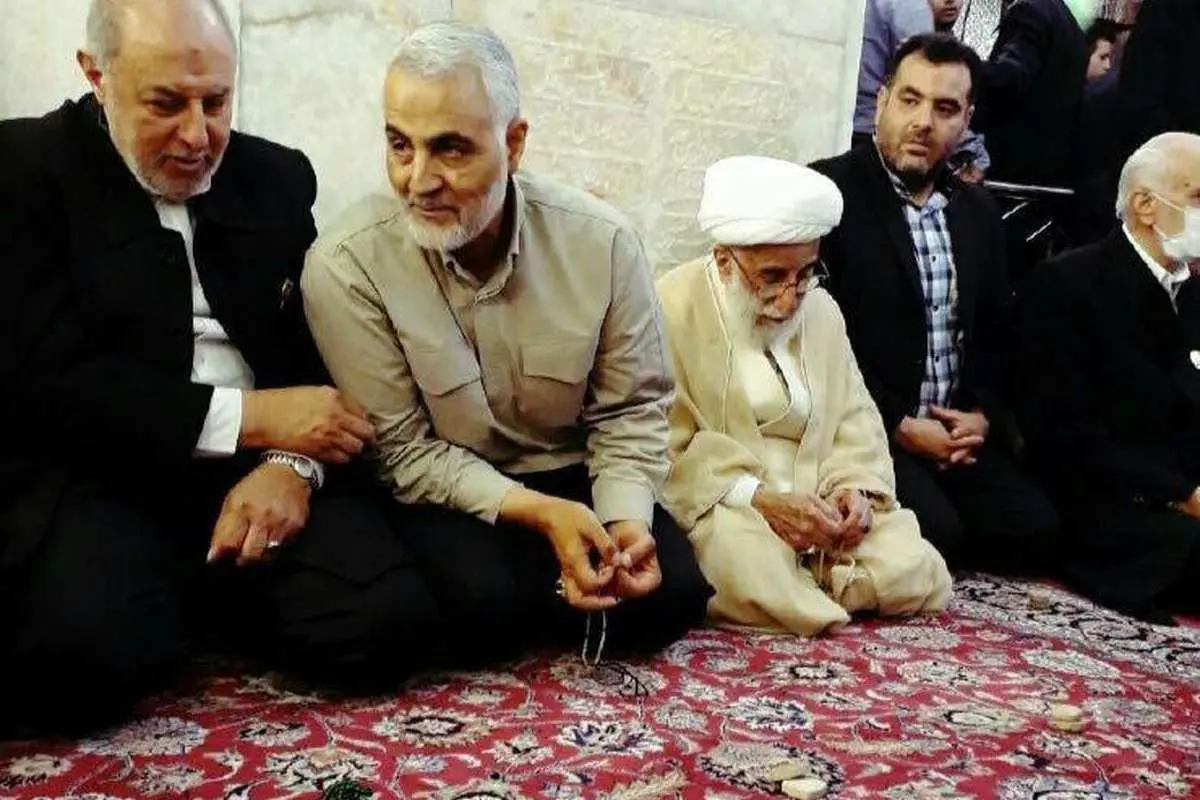 (عکس) همنشینی سردار سلیمانی با آیتالله جنتی در حرم امام رضا
