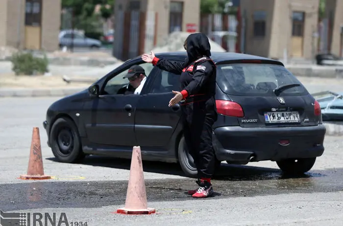 (تصاویر) رقابت بانوان اتومبیلران در کرج
